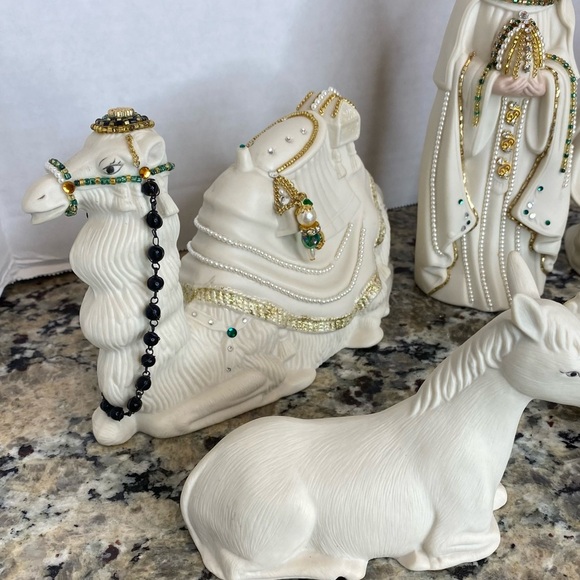 First Blessing Standing Camel Porcelain Nativity Christmas Figurines - Picture 4 of 16